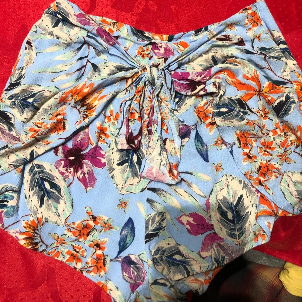 Boutique mesh floral shorts size small